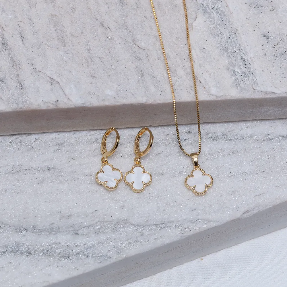 CONJUNTO VIRGINIA BRANCO PEROLIZADO BANHO OURO 18K