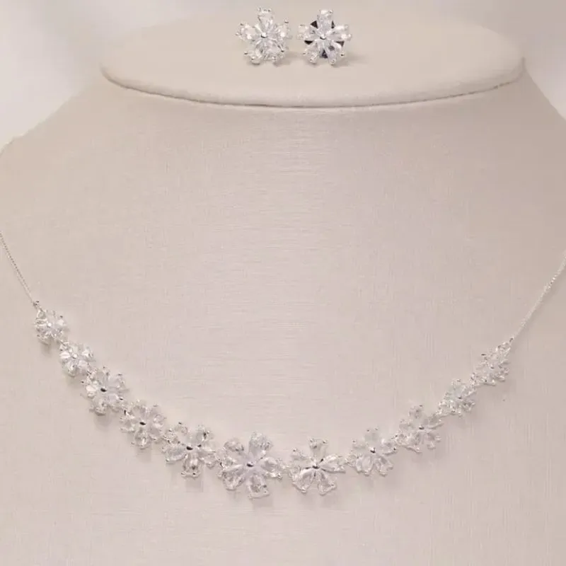 CONJUNTO FLOR COM PEDRAS CRISTAIS BANHO PRATA