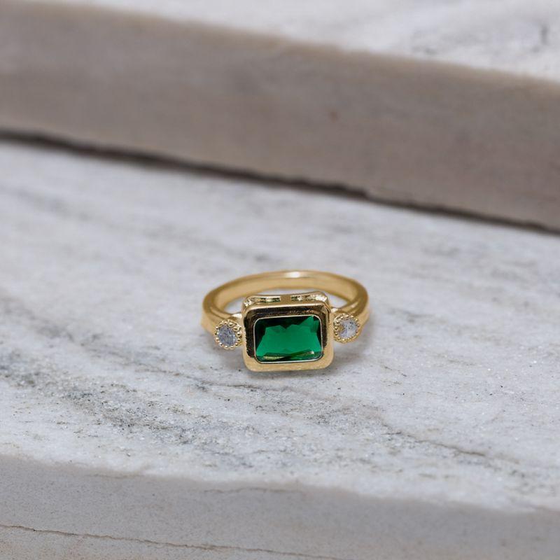 ANEL QUADRADO COM PEDRA VERDE ESMERALDA BANHO OURO 18K