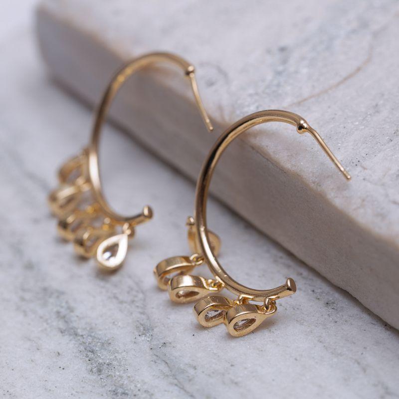 BRINCO ARGOLA PINGENTES GOTAS CRISTAIS BANHO OURO 18K