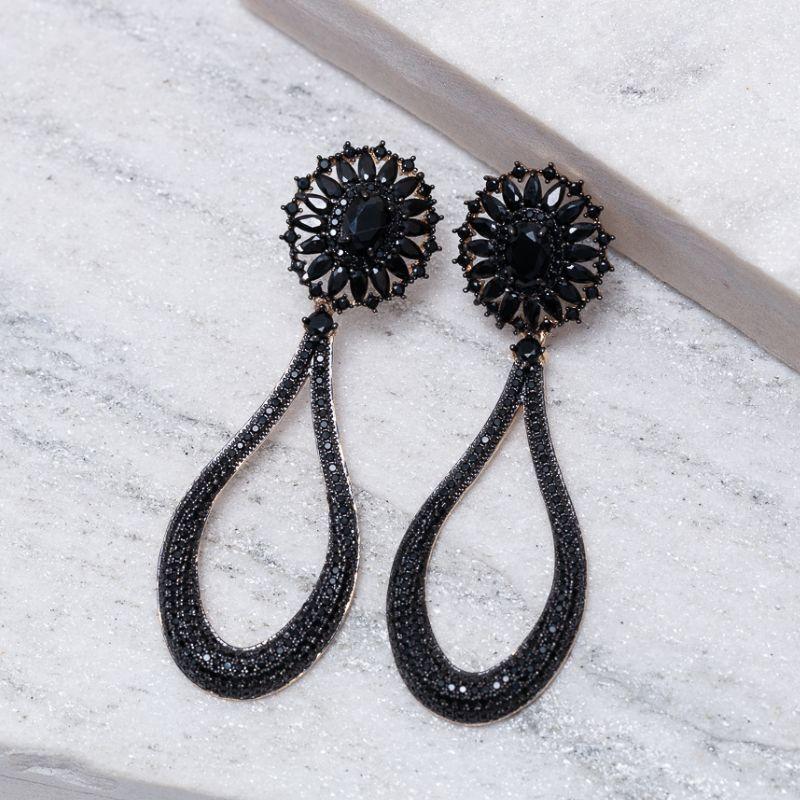 BRINCO CRAVEJADO COM RÓDIO NEGRO BANHO OURO 18K