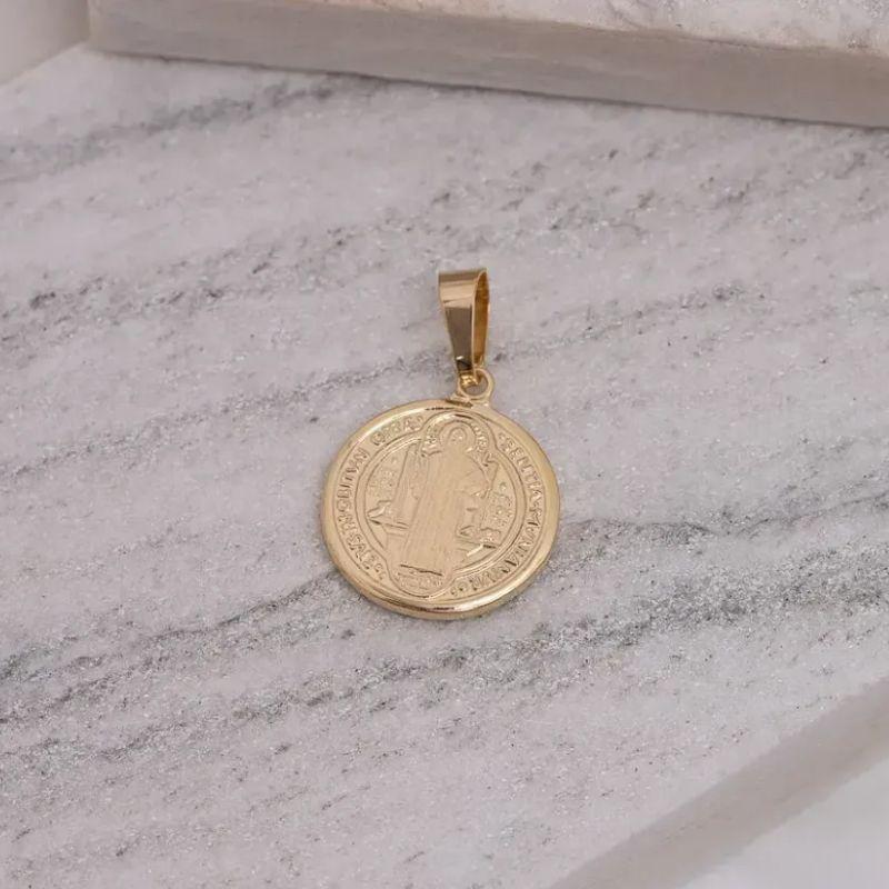 PINGENTE MEDALHA SÃO BENTO GROSSA BANHO OURO 18K