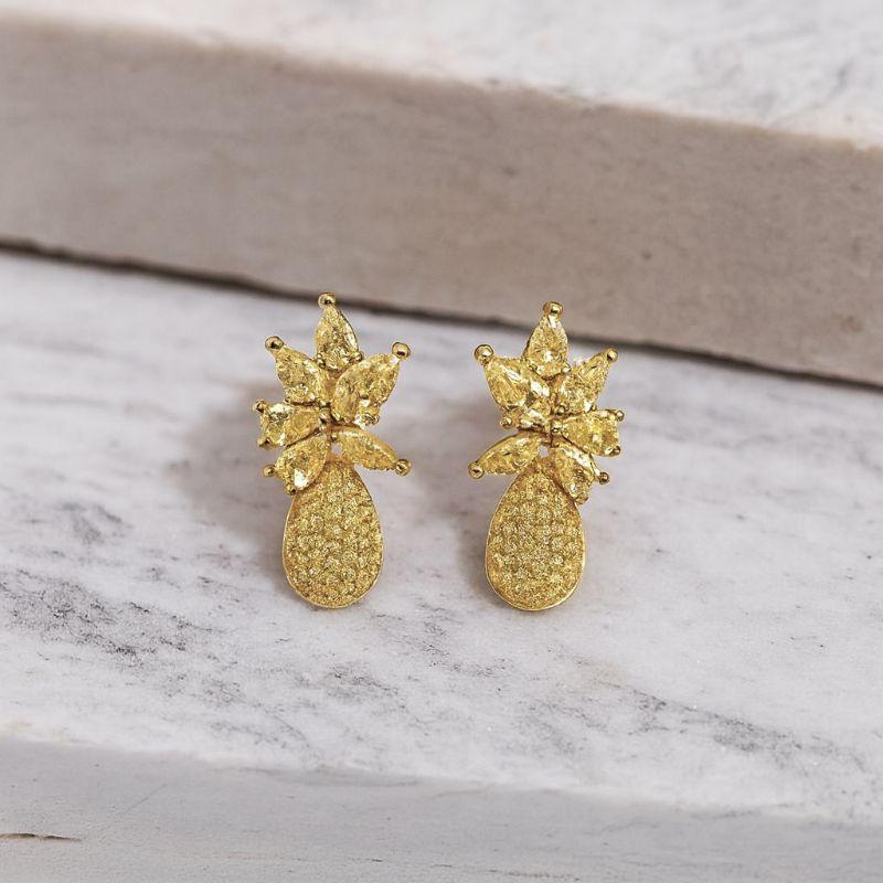 BRINCO ABACAXI CRAVEJADO COM ZIRCÔNIAS BANHO OURO 18K