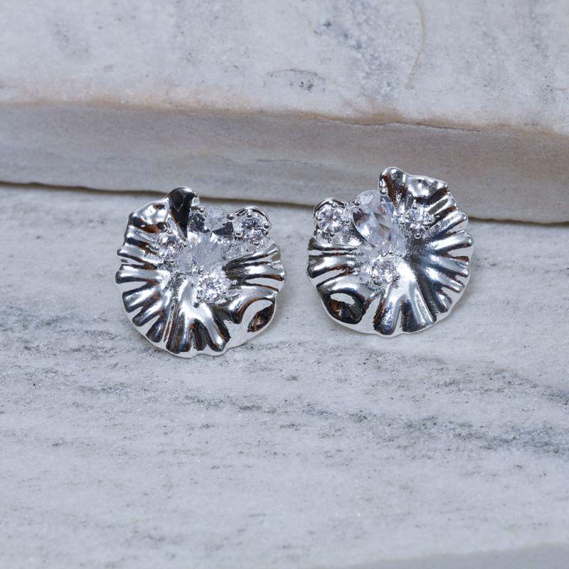 BRINCO FLOR DE CALLAS CRISTAL BANHO PRATA