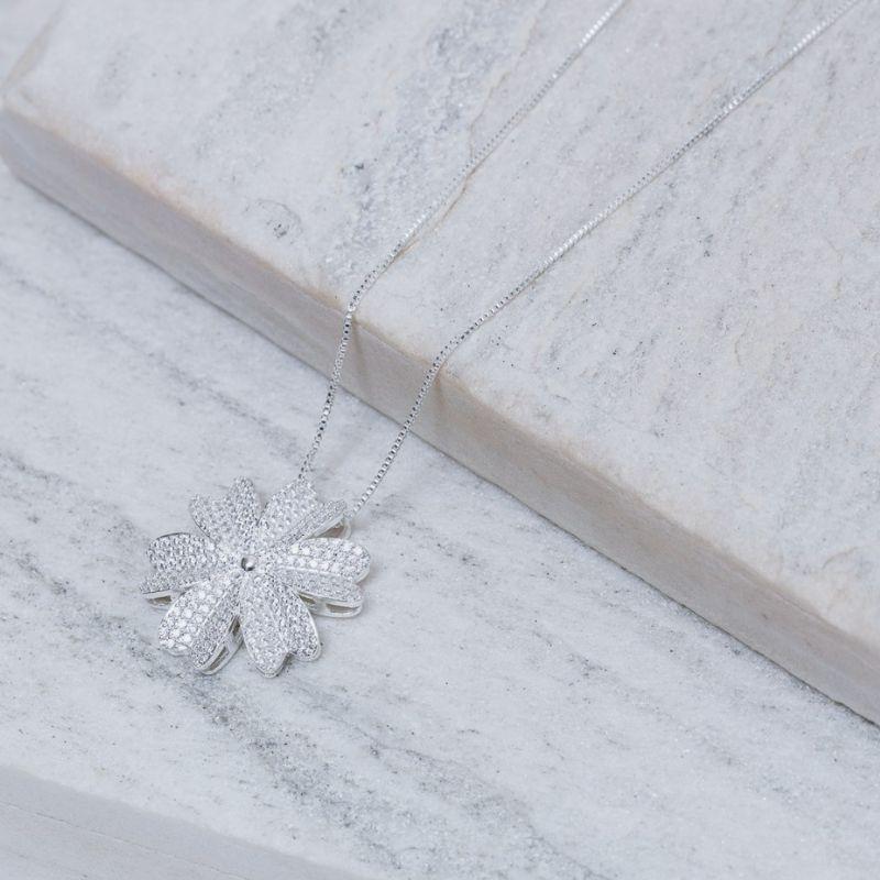 COLAR FLOR DE LANTANA CRISTAL BANHO PRATA