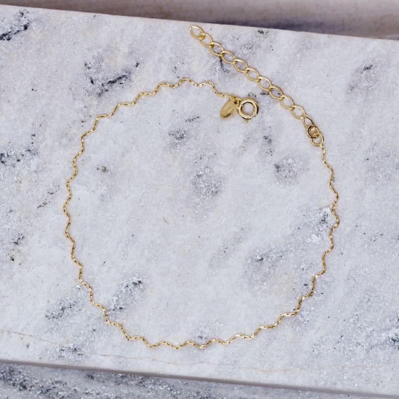 TORNOZELEIRA ONDULADA TRABALHADA BANHO OURO 18K