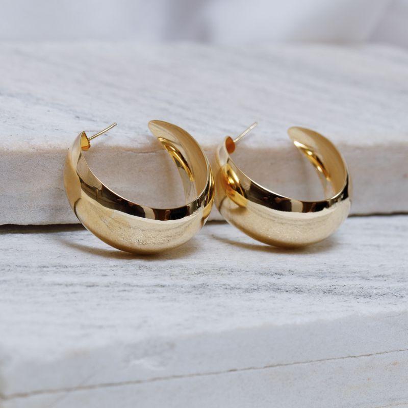 BRINCO ARGOLA ABAULADA LISA GROSSA BANHO OURO 18K