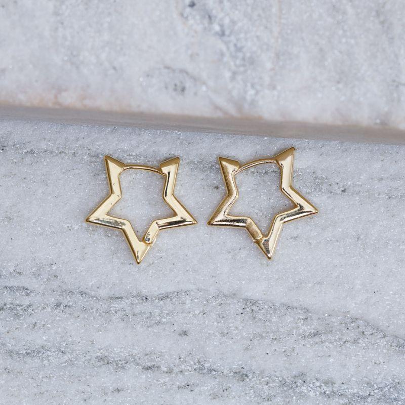 BRINCO ARGOLA ESTRELA LISA BANHO OURO 18K