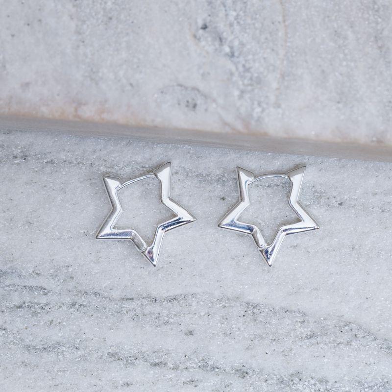 BRINCO ARGOLA ESTRELA LISA BANHO PRATA