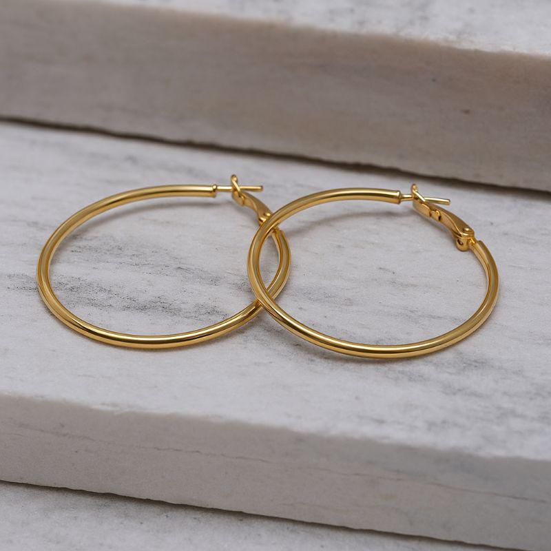 BRINCO ARGOLA LISA M BANHO OURO 18K