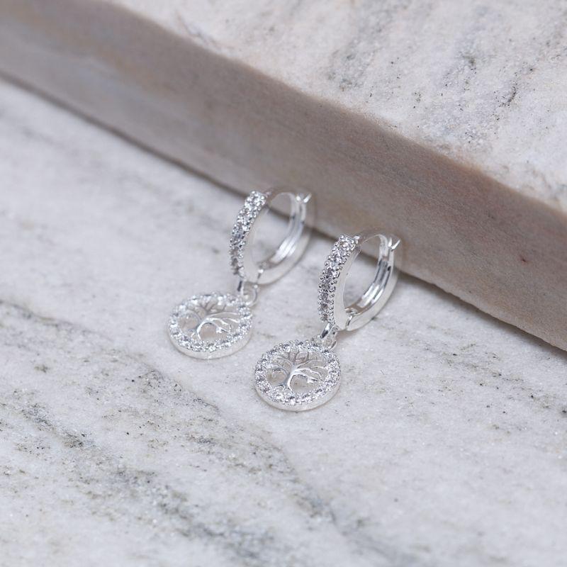 BRINCO ARGOLINHA ÁRVORE DA VIDA COM ZIRCÔNIAS BANHO PRATA