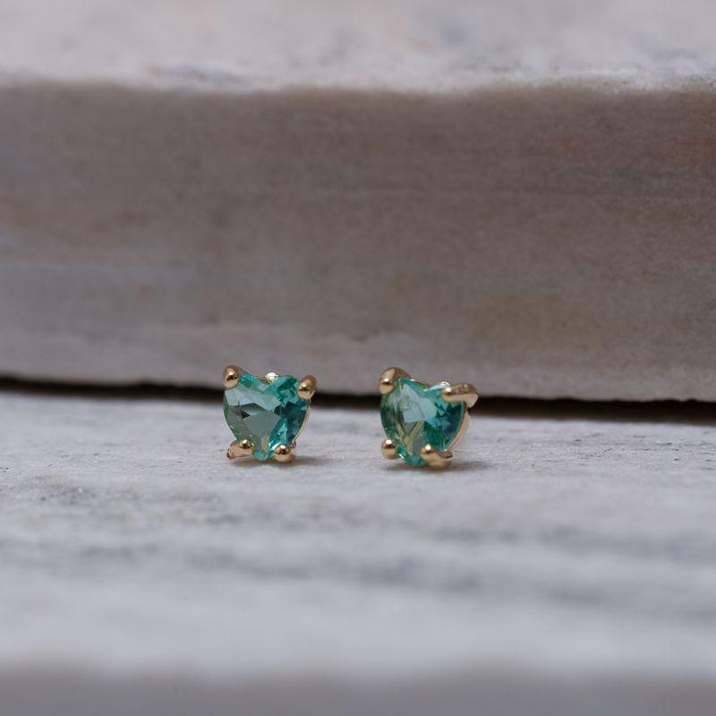 BRINCO CORAÇÃO PP COM PEDRA VERDE TIFFANY BANHO OURO 18K