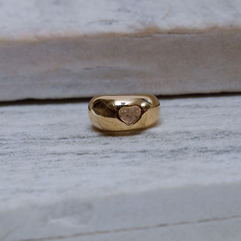 BRINCO FAKE LISO E COM CORAÇÃO CRISTAL BANHO OURO 18K