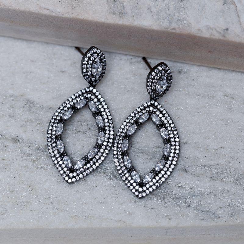 BRINCO GOTA COM ZIRCÔNIAS CRISTAIS BANHO RÓDIO NEGRO