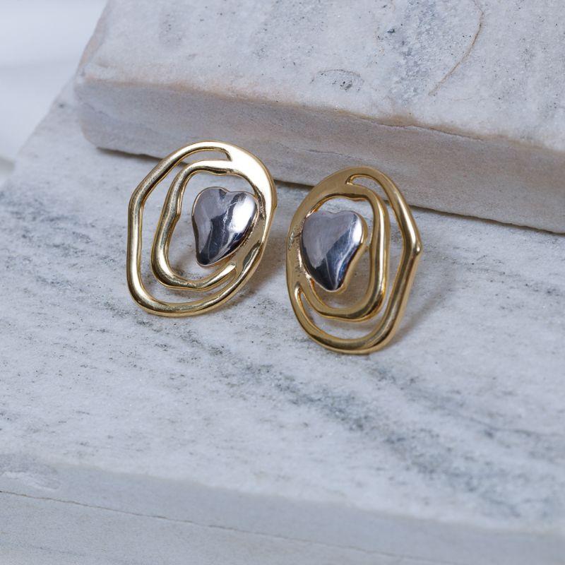 BRINCO ORGÂNICO COM CORAÇÃO RÓDIO BRANCO BANHO OURO 18K