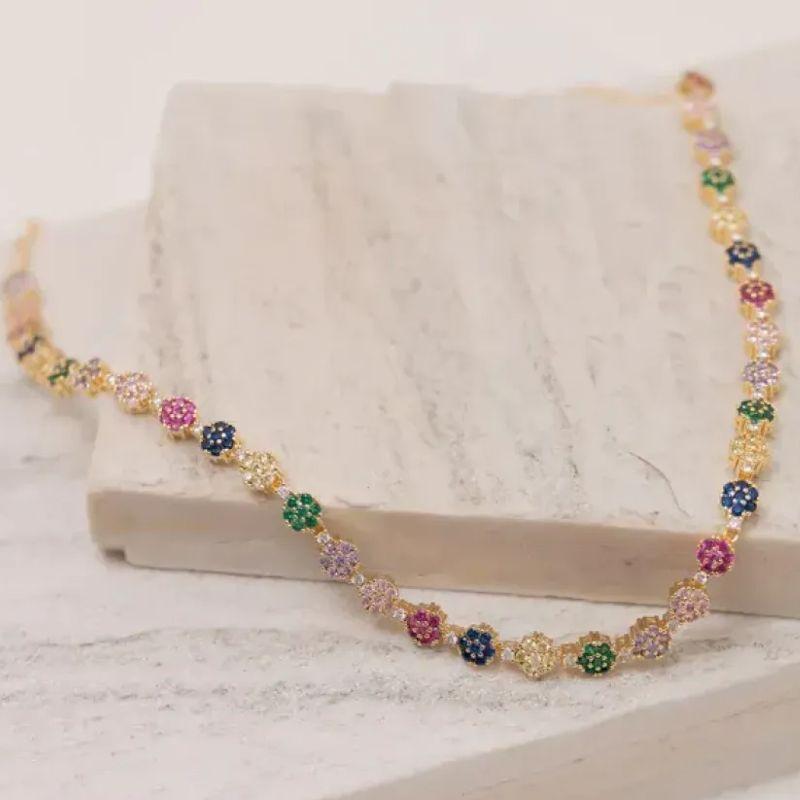 COLAR RIVIERA FLOR COM ZIRCÔNIAS COLORIDAS CLARAS BANHO OURO 18K