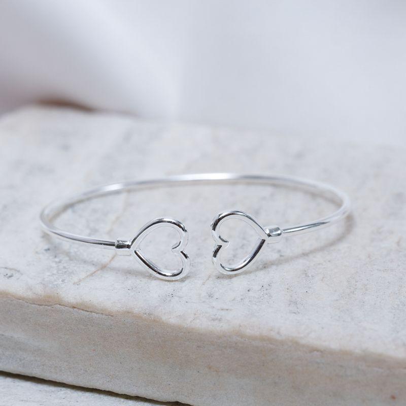 BRACELETE CORAÇÕES LISOS BANHO PRATA