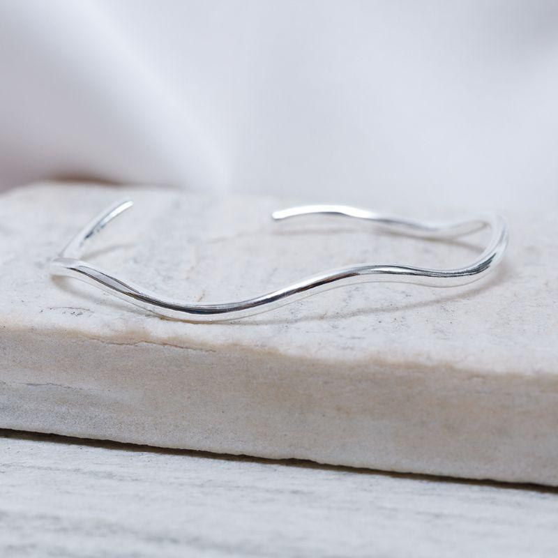 BRACELETE ONDULADO MÉDIO BANHO PRATA