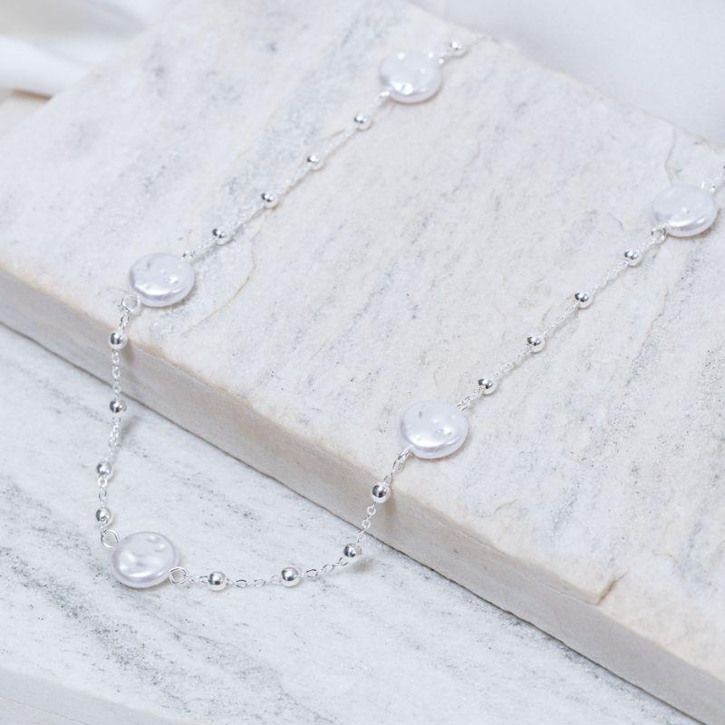 CHOKER PÉROLA COM BOLINHAS DOURADAS BANHO PRATA