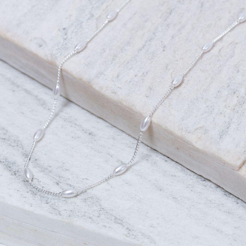 COLAR LONGO PÉROLAS OVAIS BANHO PRATA