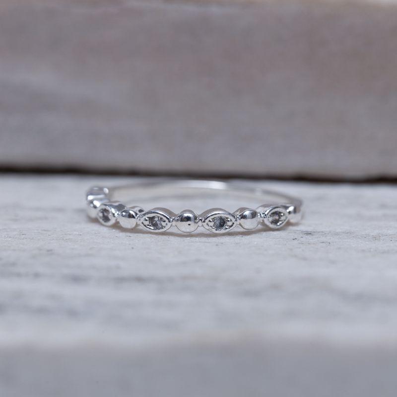 ANEL BOLINHAS CRISTAIS E LISAS BANHO PRATA