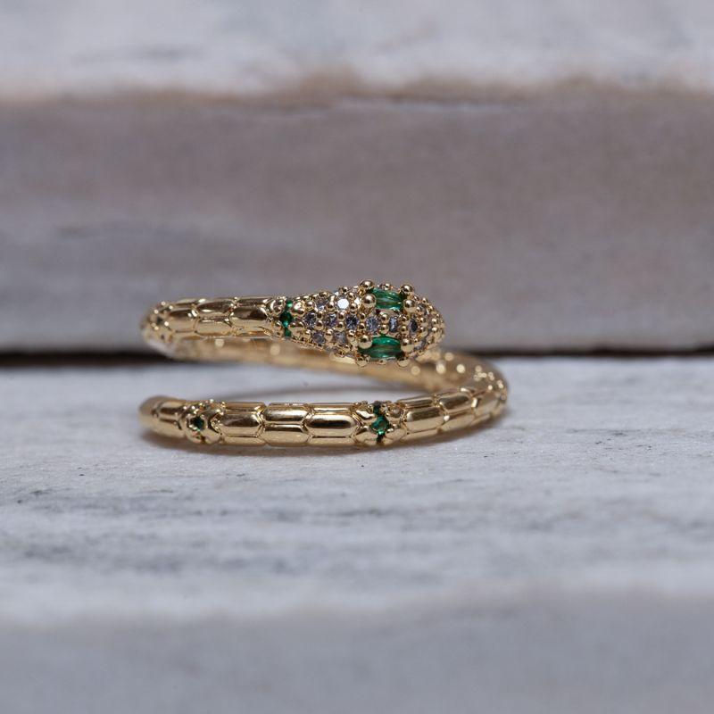 ANEL COBRA COM ZIRCÔNIAS VERDE ESMERALDA E CRISTAIS BANHO OURO 18K