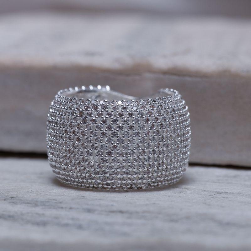 ANEL GRANDE CRAVEJADO COM ZIRCÔNIAS CRISTAIS BANHO PRATA