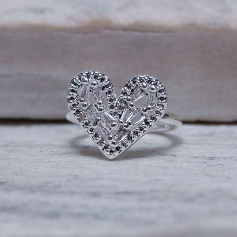 ANEL CORAÇÃO COM ZIRCÔNIAS BAGUETE BANHO PRATA