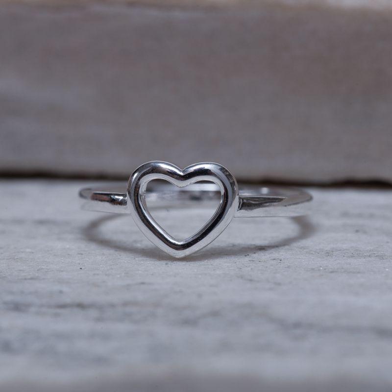 ANEL CORAÇÃO LISO BANHO PRATA