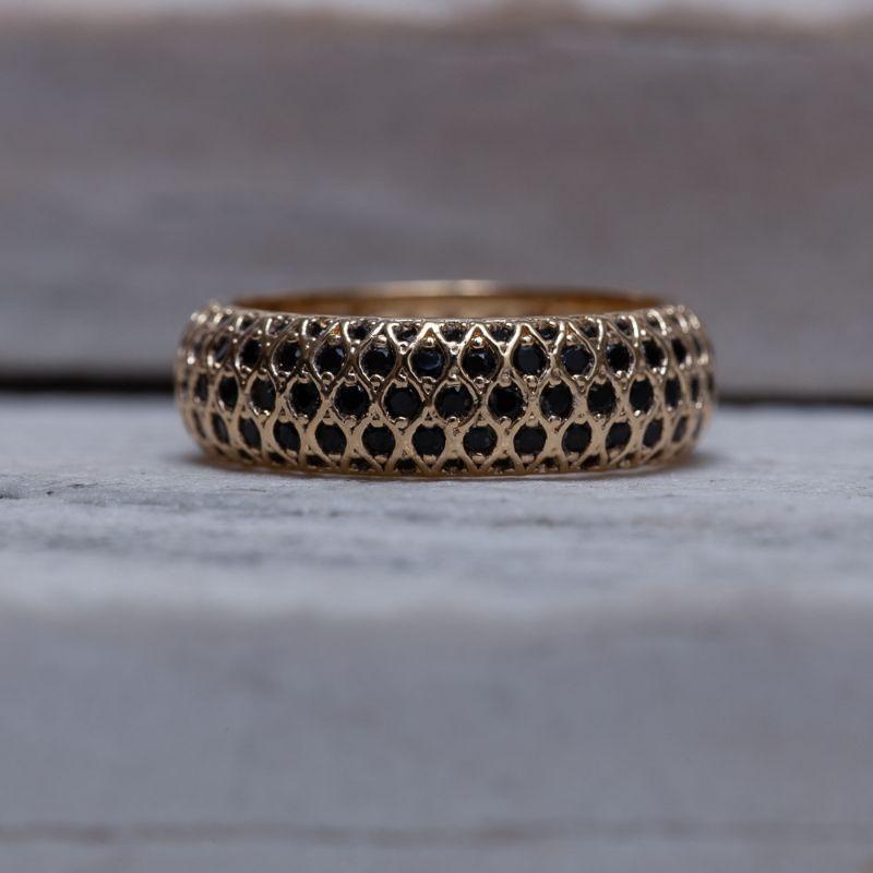 ANEL CRAVEJADO ZIRCÔNIAS NEGRAS BANHO OURO 18K