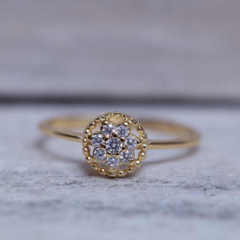 ANEL FLORZINHA COM PEDRINHA CRISTAL BANHO OURO 18K