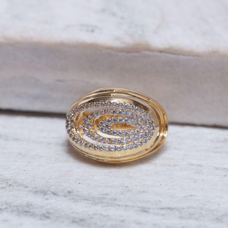 ANEL OVAL CRAVEJADO COM ZIRCÔNIAS CRISTAIS BANHO OURO 18K