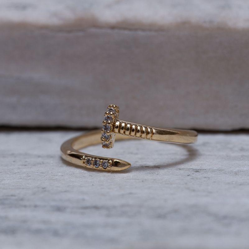 ANEL PREGO FINO COM ZIRCÔNIAS BANHO OURO 18K