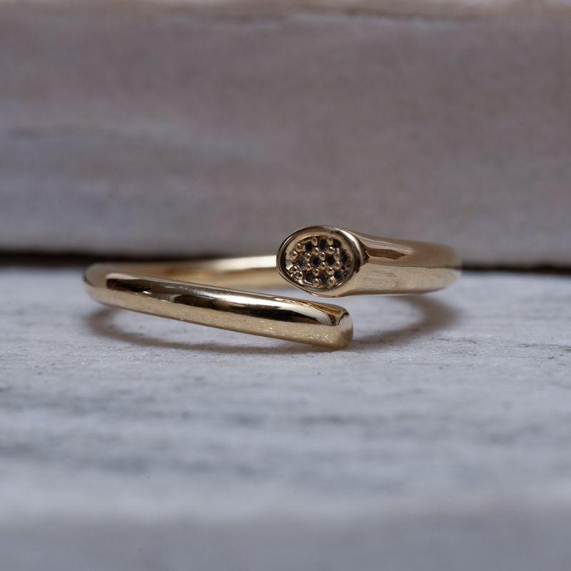 ANEL REGULÁVEL COM ZIRCÔNIAS NA PONTA BANHO OURO 18K