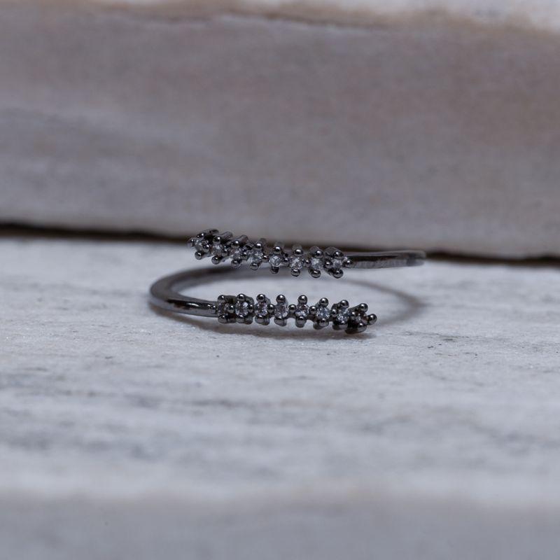 ANEL REGULÁVEL FLORZINHAS COM ZIRCÔNIAS BANHO RÓDIO NEGRO