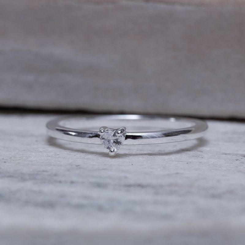 ANEL SOLITÁRIO CORAÇÃO CRISTAL BANHO PRATA