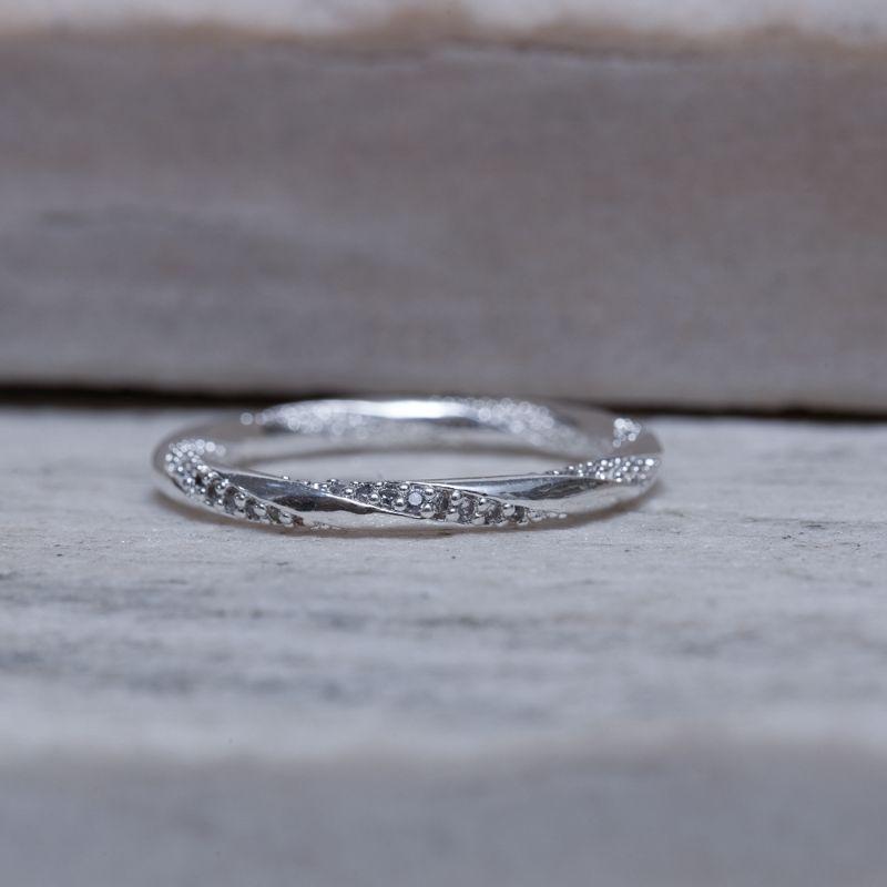 ANEL TORCIDO CRAVEJADO BANHO PRATA