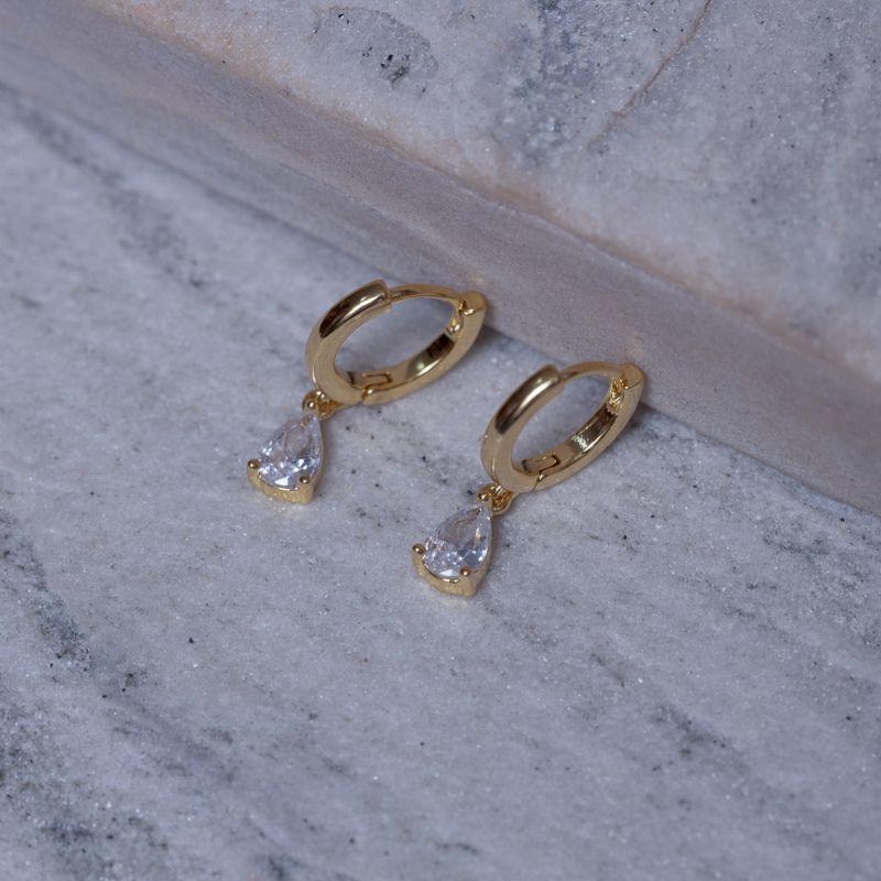 BRINCO ARGOLINHA COM PINGENTE GOTINHA CRISTAL BANHO OURO 18K