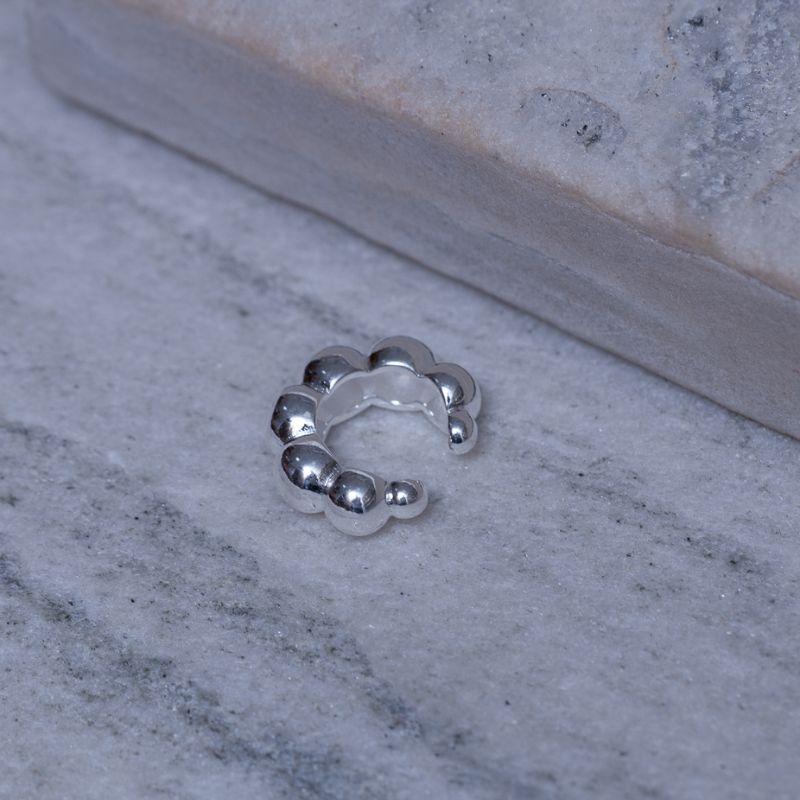 BRINCO FAKE BOLINHAS BANHO PRATA