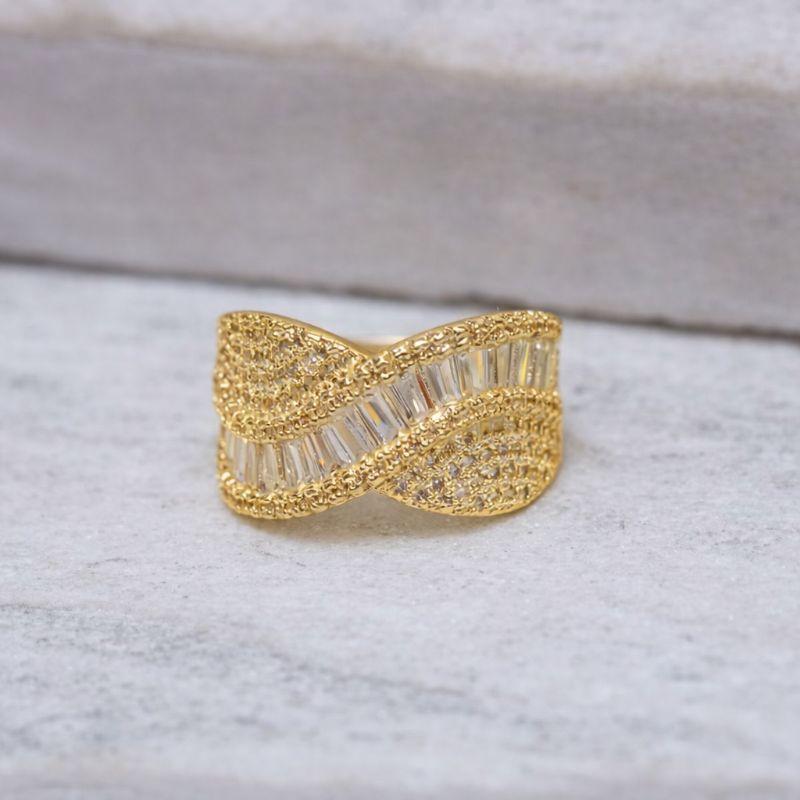 ANEL COM ZIRCÔNIA NAVETE BANHO OURO 18K