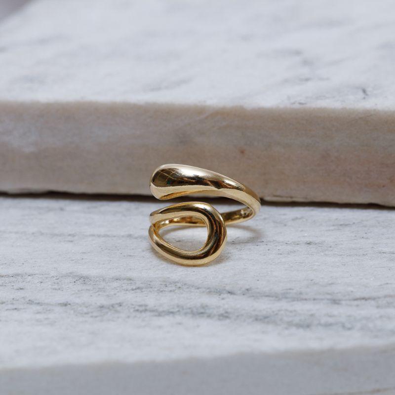 ANEL GOTA LISA E VAZADA BANHO OURO 18K