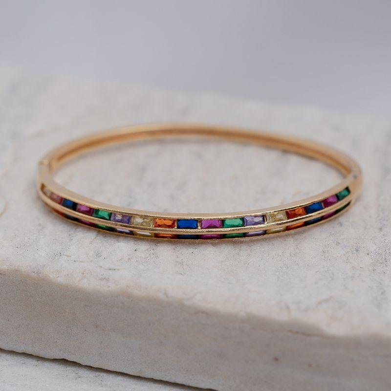 BRACELETE ABAULADO CRAVEJADO COM ZIRCÔNIAS COLORIDAS BANHO OURO 18K