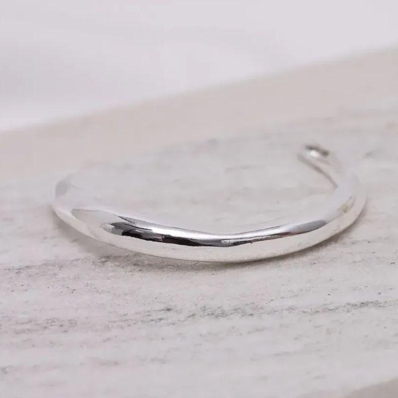 BRACELETE LISO ORGÂNICO GROSSO BANHO PRATA