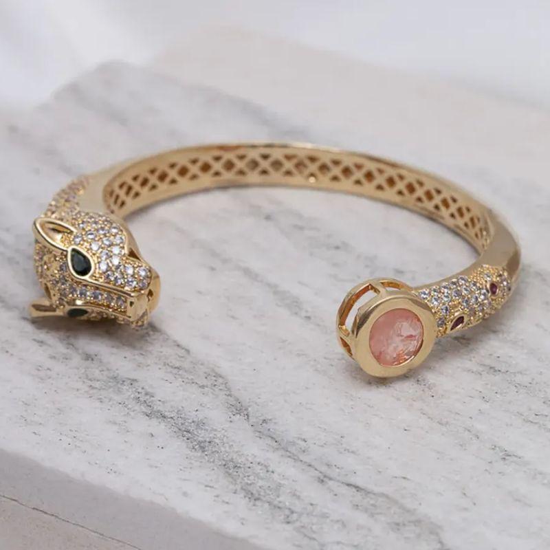 BRACELETE TIGRE COM ZIRCÔNIAS E PEDRA SALMÃO BANHO OURO 18K