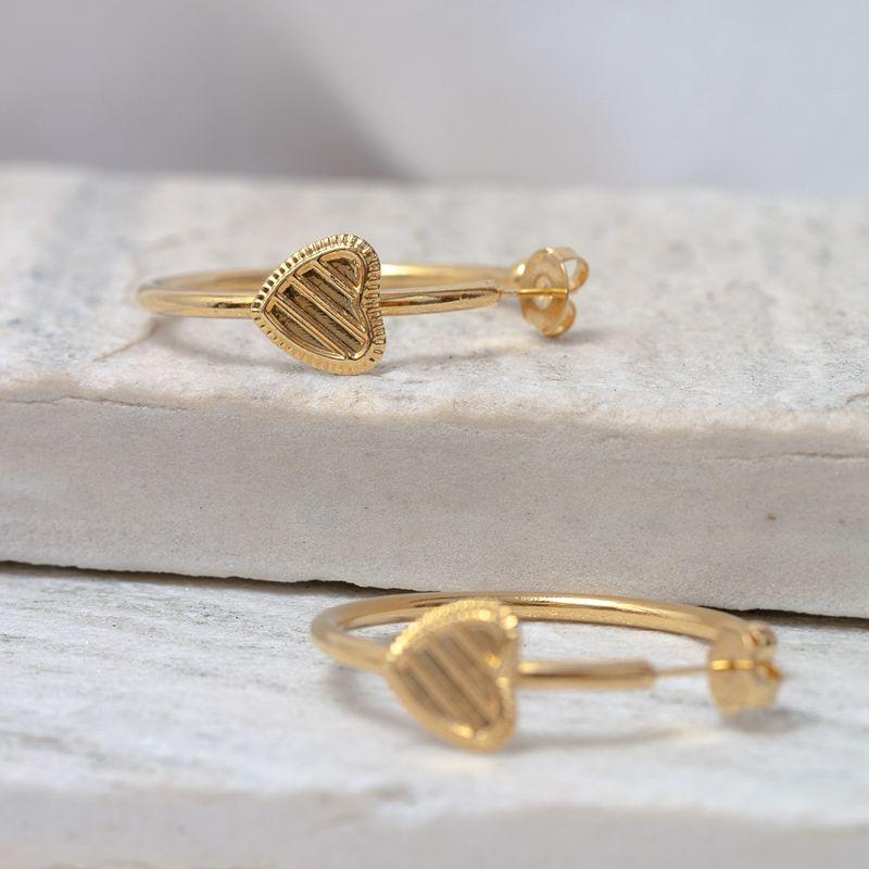 BRINCO ARGOLA LISA COM CORAÇÃO BANHO OURO 18K