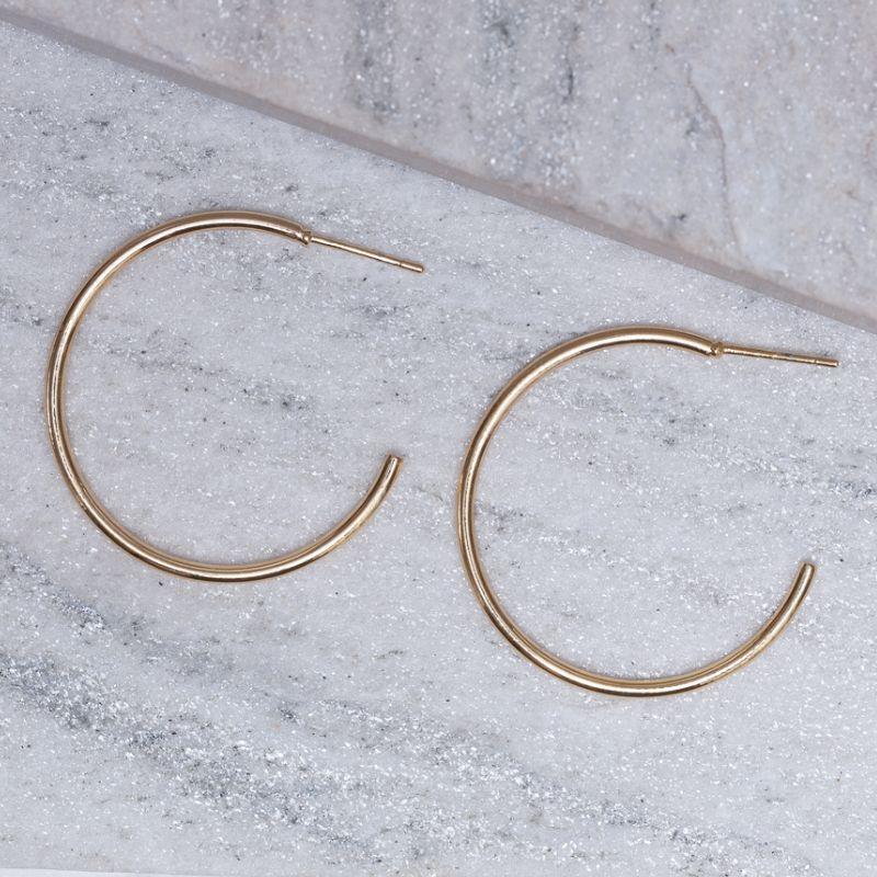 BRINCO ARGOLA LISA FINA BANHO OURO 18K