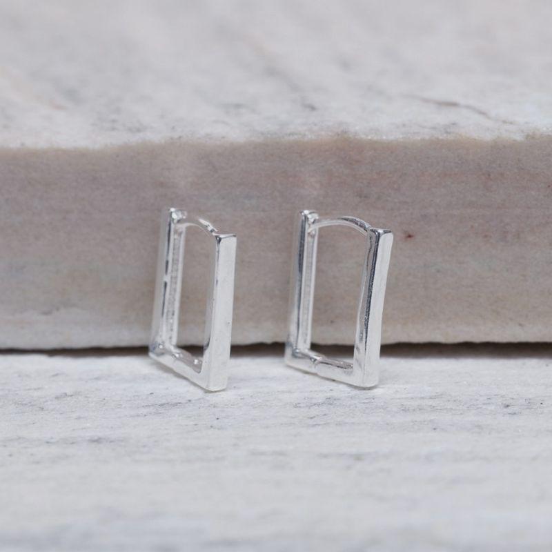 BRINCO ARGOLA RETANGULAR FINO BANHO PRATA