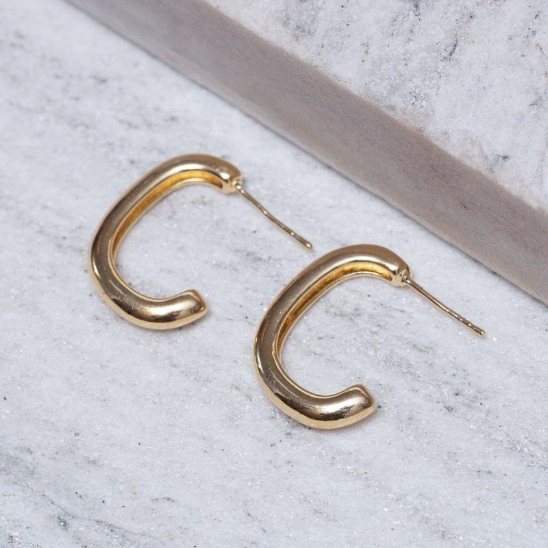 BRINCO ARGOLA TIPO C LISA BANHO OURO 18K