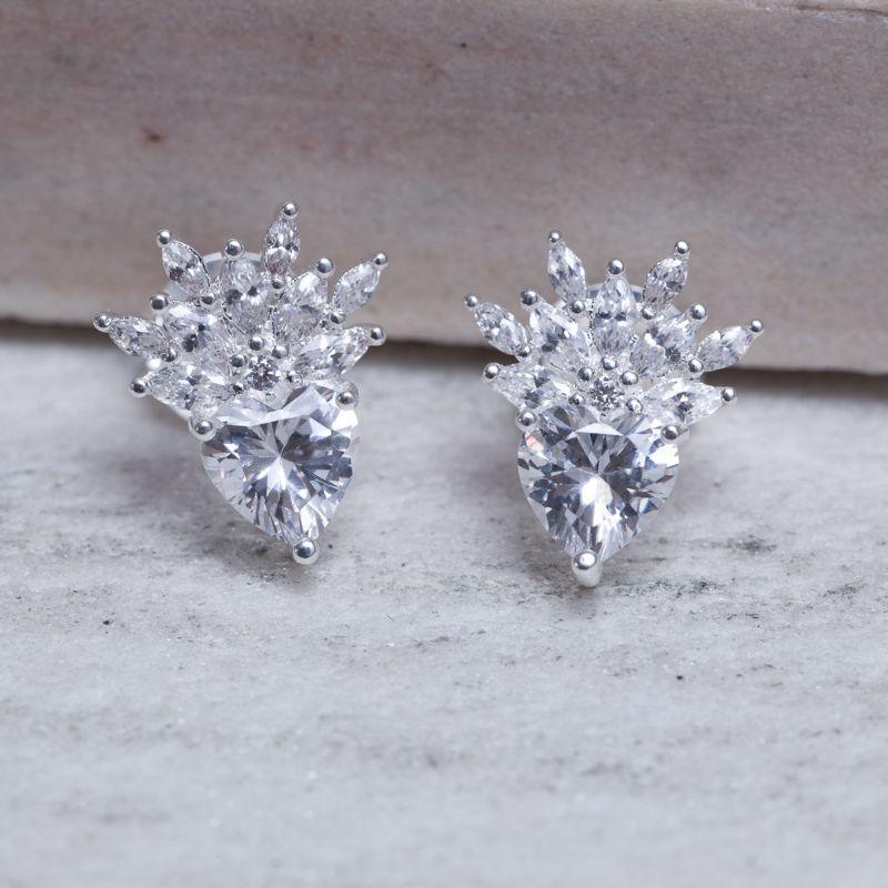 BRINCO CORAÇÃO COM FOLHAS BANHO PRATA