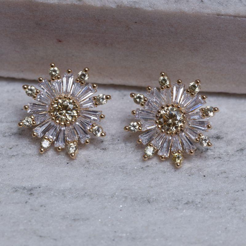 BRINCO FLOR COM PEDRAS CRISTAL E VERDE CLARO BANHO OURO 18K